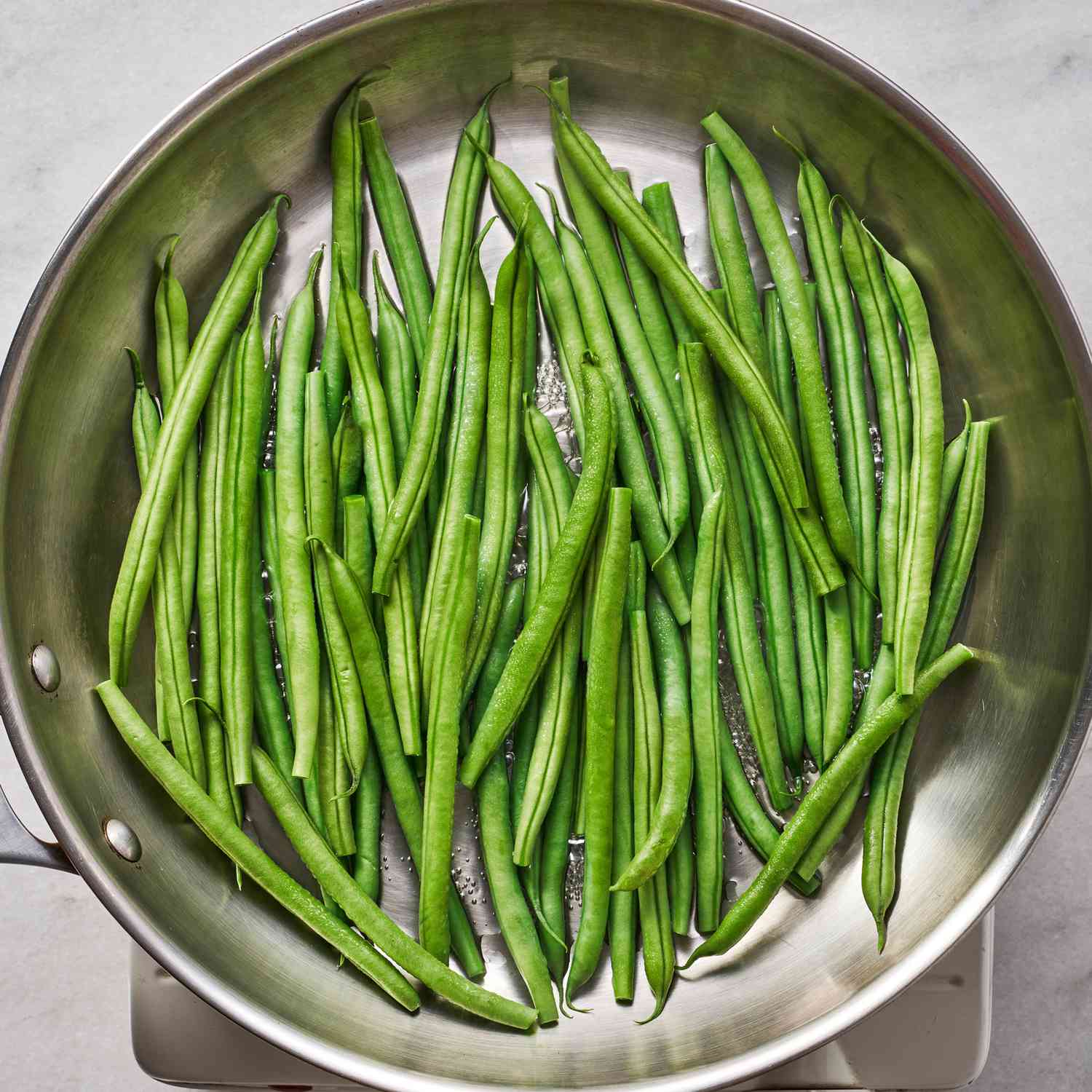 quick-easy-green-beans-step-2-9d1ca0c6d9f94332be6f371e257106da.jpg