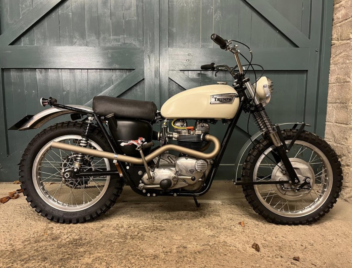Simon's TR6.jpg