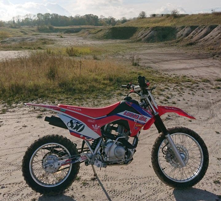 CRF125b2.jpg