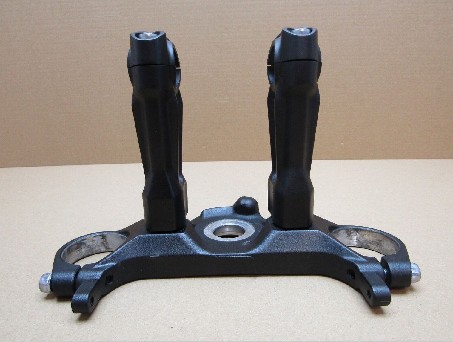 MT-09 SP top yoke top front.JPG